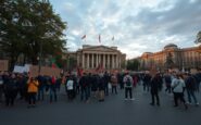 proteste in bulgaria il primo ministro zhelyazkov si dimette scenari futuri e reazioni 1765458028