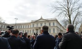 alfonso signorini sotto inchiesta per violenza e estorsione tutti i dettagli inquietanti 1767289785 265x160