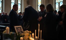 belen rodriguez e stefano de martino uniti nel commovente addio al padre 1769527828 265x160