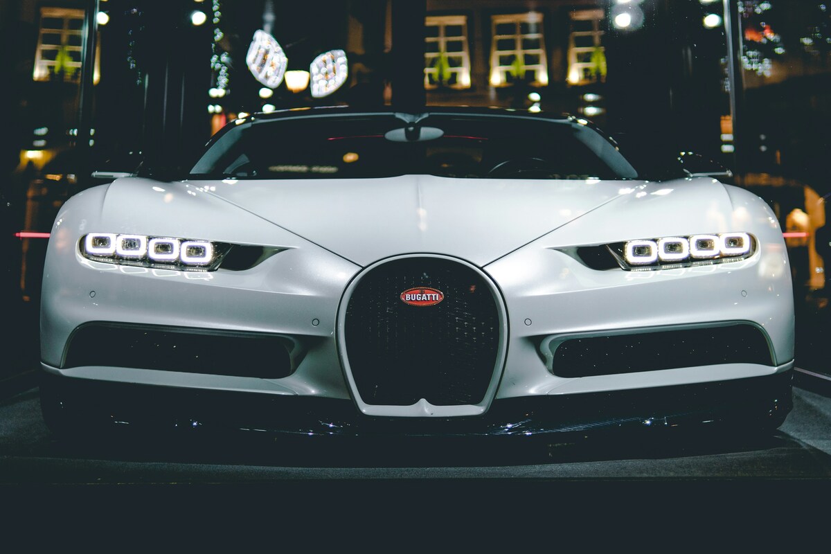 Bugatti diventa un progetto ungherese: 200 milioni di dollari di investimenti lasciano l’Italia