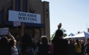 controversia al festival di scrittura di adelaide dimissioni e boicottaggi scatenano polemiche 1768277268