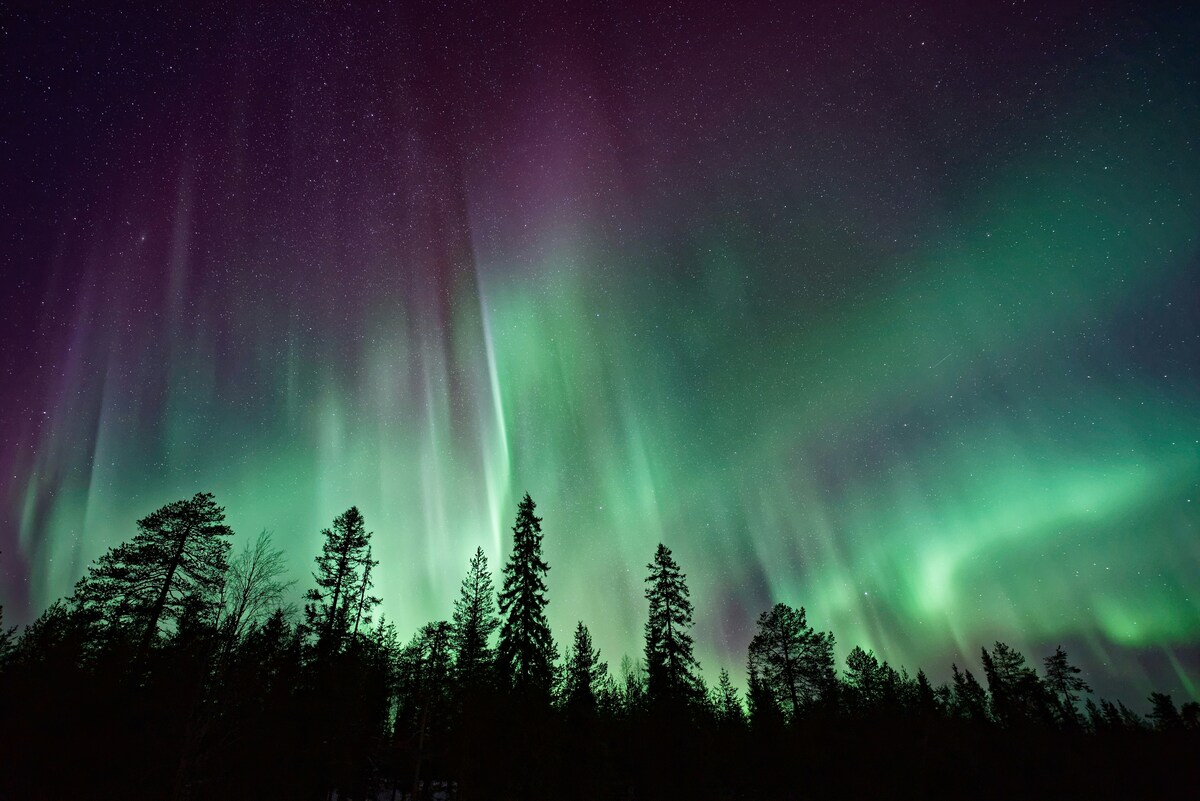 Tempesta geomagnetica si abbatte sulla Terra: aurora boreale visibile anche in Italia