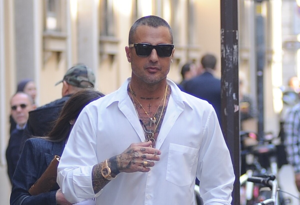 Falsissimo, Fabrizio Corona fa tremare Mediaset: "Non può prendere posizione contro di lui"