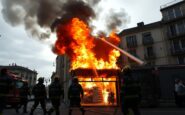 incendio in un negozio di bici elettriche a milano evacuato un intero edificio 1769348161
