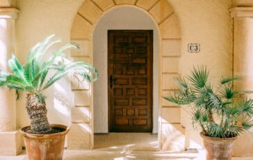 Linee morbide e materiali naturali: l’evoluzione degli spazi che guardano al 2026