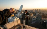 starlink e attivismo in iran la battaglia per la connessione continua 1768536051