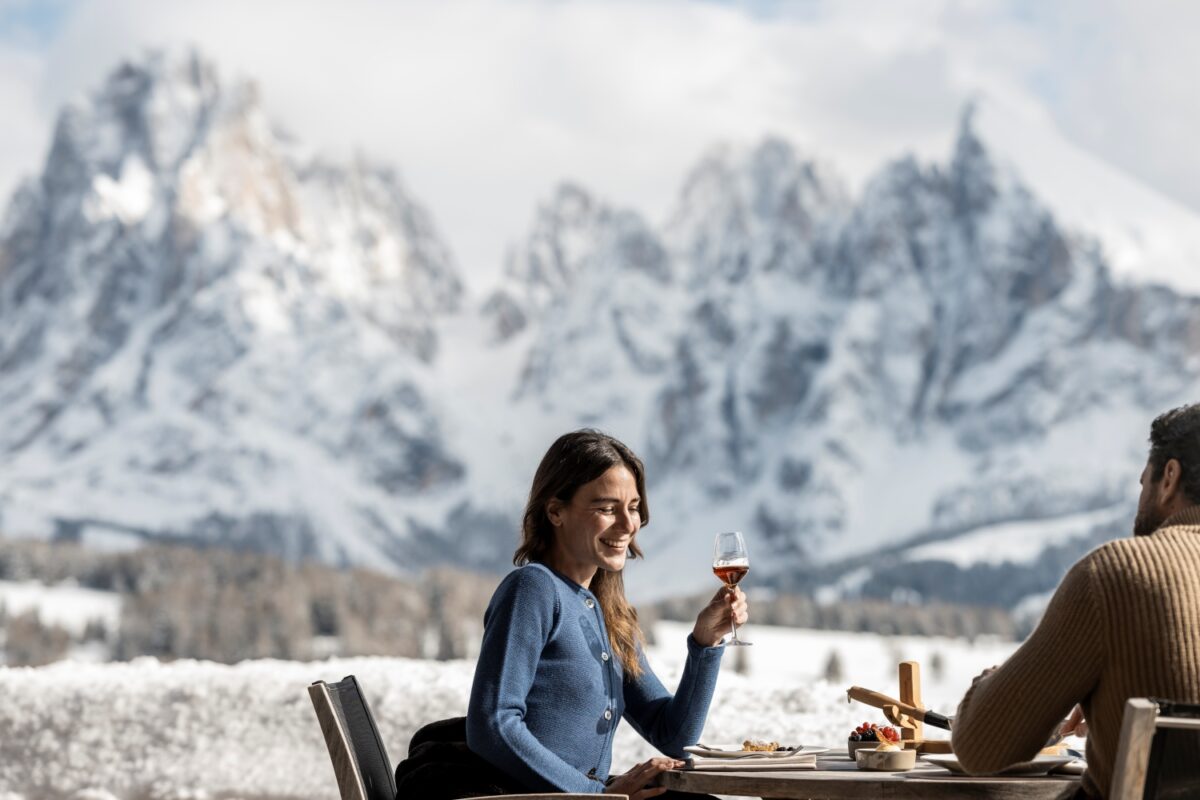 ADLER Lodge ALPE: l’aperitivo diventa un’esperienza da sogno sulle Dolomiti
