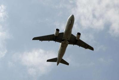 Compagnie aeree a caccia di migliaia di piloti, hostess e tecnici