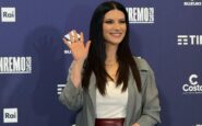 Laura Pausini, tutte le gaffe sul palco di Sanremo 2026: i momenti virali dell’Ariston