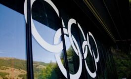 001-cantante-mai-inquadrato-primo-piano-momento-gloria-san-siro