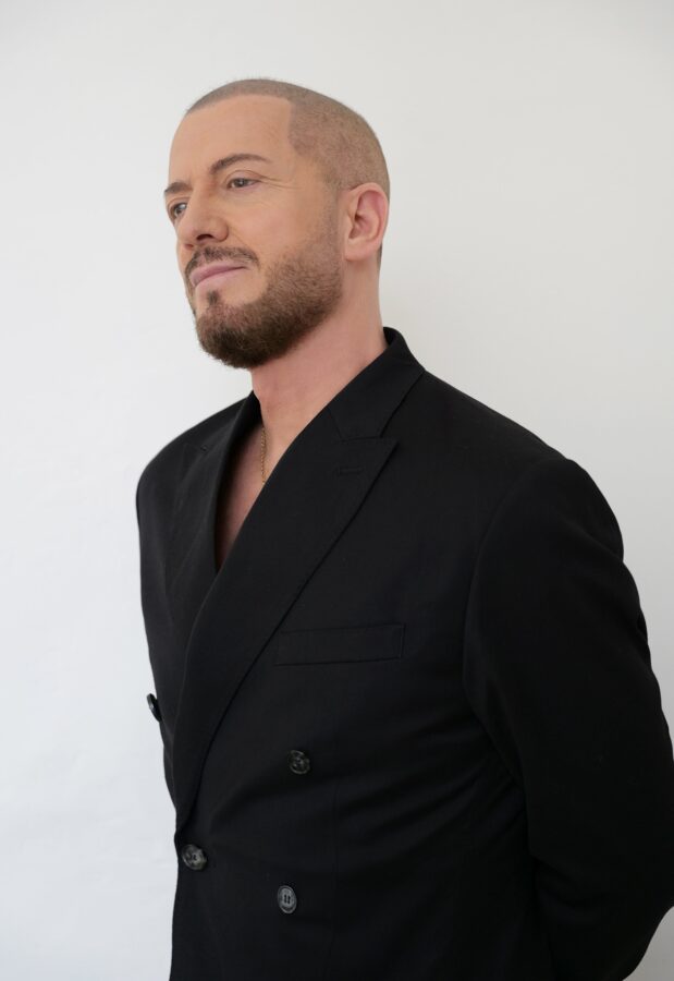 Raf, che intervento ha fatto ai capelli, il look a Sanremo