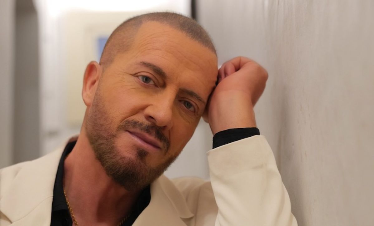 Sanremo 2026, Raf a 66 anni ancora incredibilmente giovane: qual è il suo segreto?