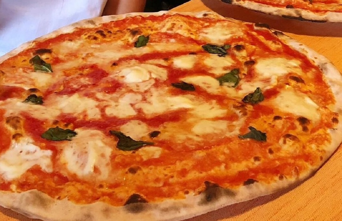 Tra provocazione e polemica: la pizza dedicata a Epstein che fa discutere il web