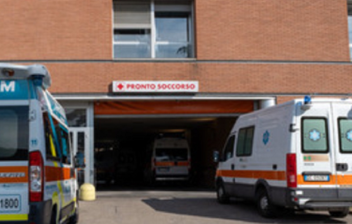 Morto improvvisamente a 33 anni dopo febbre e ricovero: è mistero sulle cause