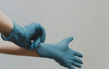 bambino operato al cervello sveglio