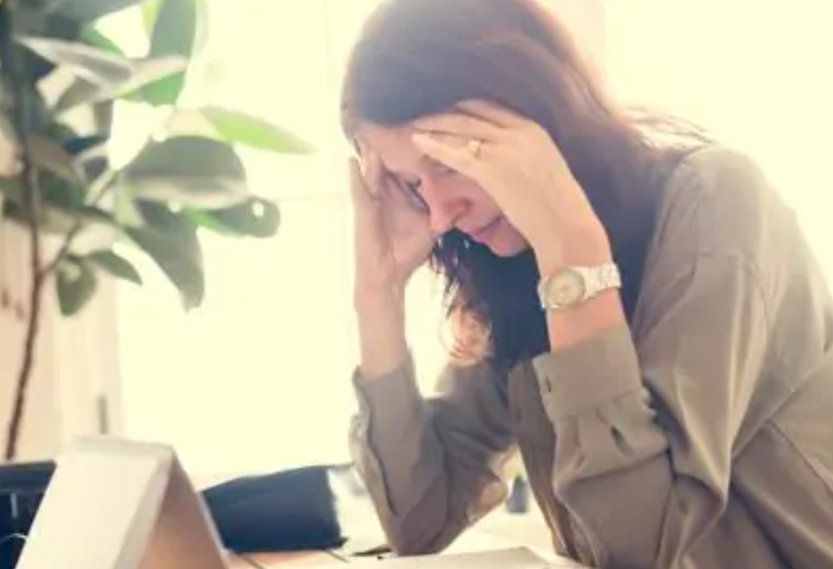 Giramenti di testa continui: cause e cosa fare per risolverli efficacemente