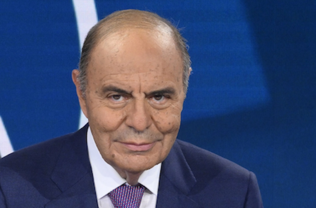 Cinque Minuti, confronto acceso tra Vespa e Bonelli