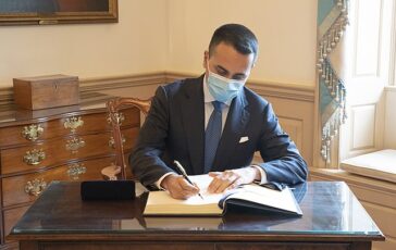 italian foreign minister di maio signs secretary blinkens guestbook 51111765553 364x230