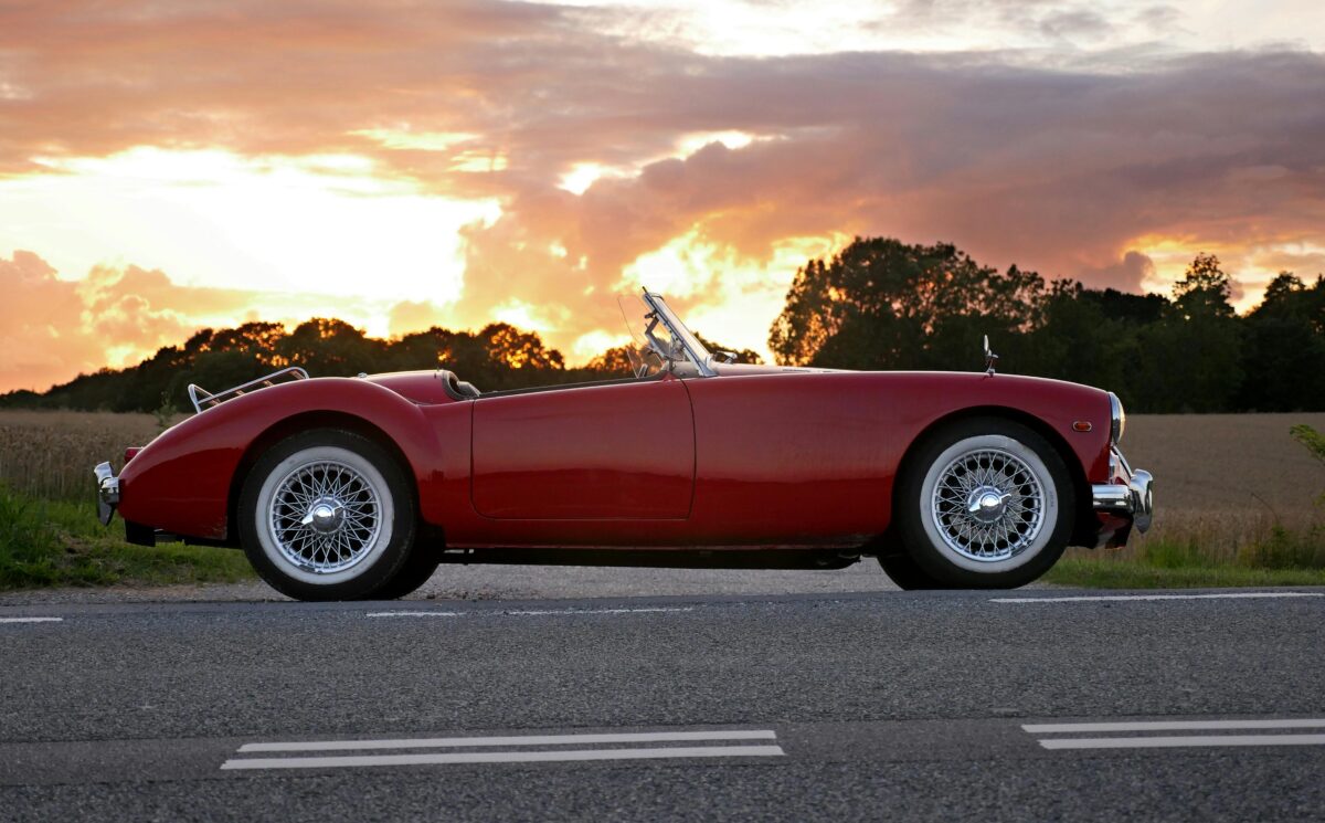Auto d'epoca e youngtimer: Guida al restauro filologico per collezionisti