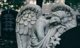 Il gesto che ha sorpreso tutti: la verità dietro le sue notti al cimitero