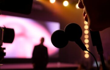 sanremo 2026 il taglio della regia sul bacio di levante e gaia che fa discutere 1772283700 364x230