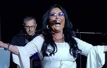 Addio a Cinzia Oscar voce della canzone napoletana aveva 63 anni 364x230