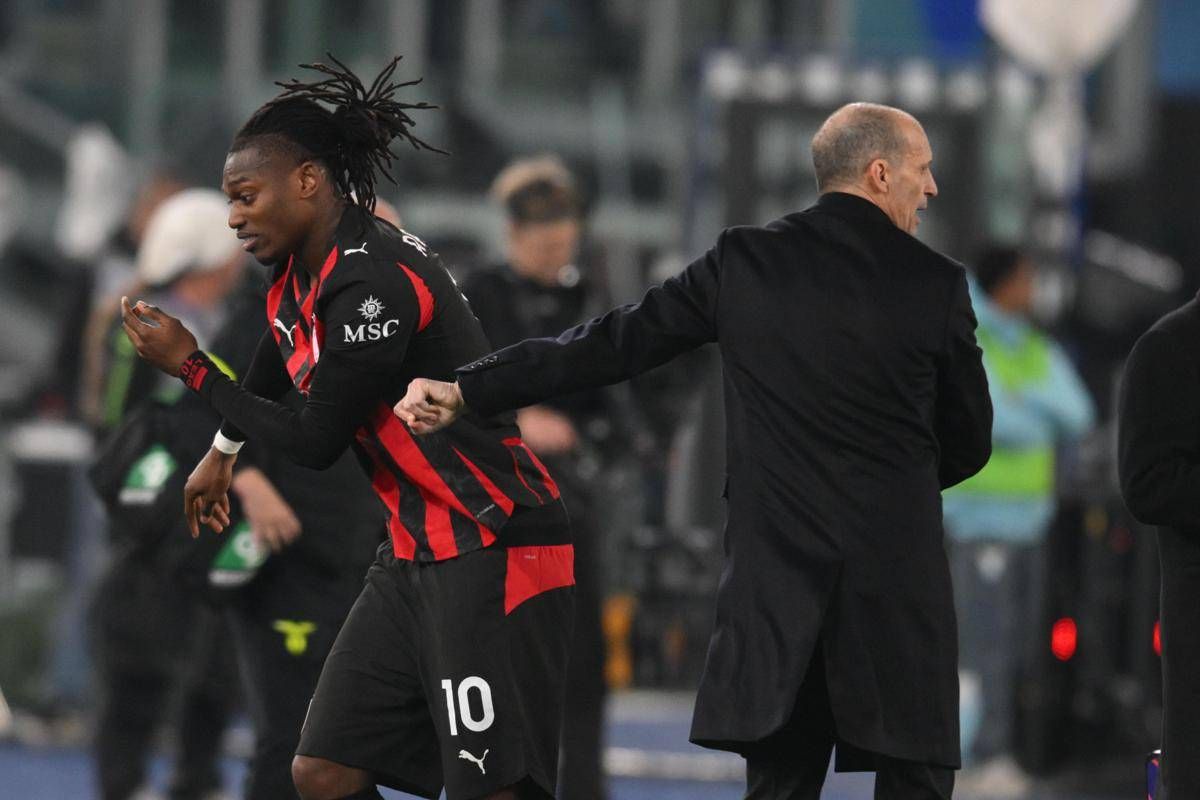 Allegri lo sostituisce, Leao 'rifiuta' l'abbraccio: cos'è successo in Lazio-Milan