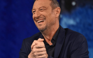 amadeus e il quarto giudice del serale di amici 25 il video annuncio 2