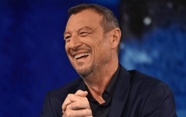 Amadeus e il quarto giudice del serale di Amici 25 il video annuncio 364x230