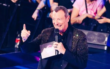 Amici 25 e caccia al nome del quarto giudice e spunta lipotesi Amadeus 364x230