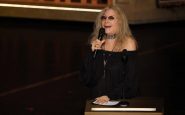 barbra streisand commuove agli oscar 2026 in ricordo di robert redford canta the way we were 2