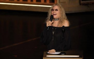 Barbra Streisand commuove agli Oscar 2026 in ricordo di Robert Redford canta The Way We Were 364x230