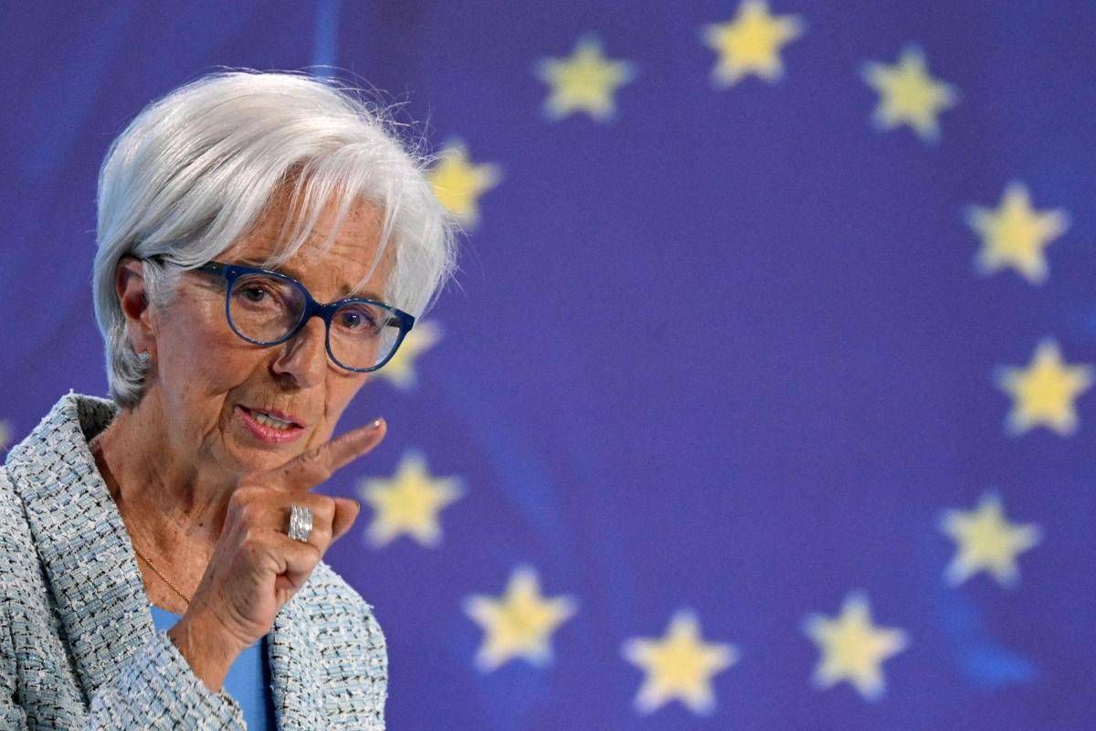 Bce tiene tassi fermi: "Con guerra prospettive più incerte"