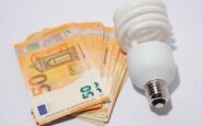 bollette luce aumenti in arrivo per i vulnerabili consumatori 45 euro allanno una caporetto 2