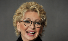 Bonaccorti i funerali a Roma le parole di Renato Zero la folla a piazza del Popolo e laffetto degli amici 265x160