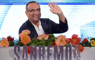 Carlo Conti compie 65 anni e festeggia anche un Sanremo che ha convinto tv e social 364x230
