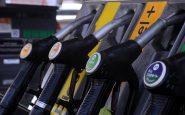 caro benzina e diesel il governo corre ai ripari meloni tagliamo 25 centesimi al litro 2