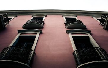 Casa quanto vale il terrazzo Il prezzo sale ma cambia da citta a citta e i tre casi particolari 364x230