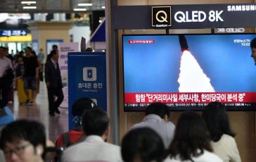 Corea del Nord lancia 10 missili verso il Mar del Giappone tensione con Usa e Seul 364x230