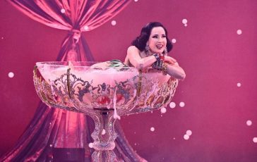Dita Von Teese Il burlesque oggi e potere non solo seduzione 364x230