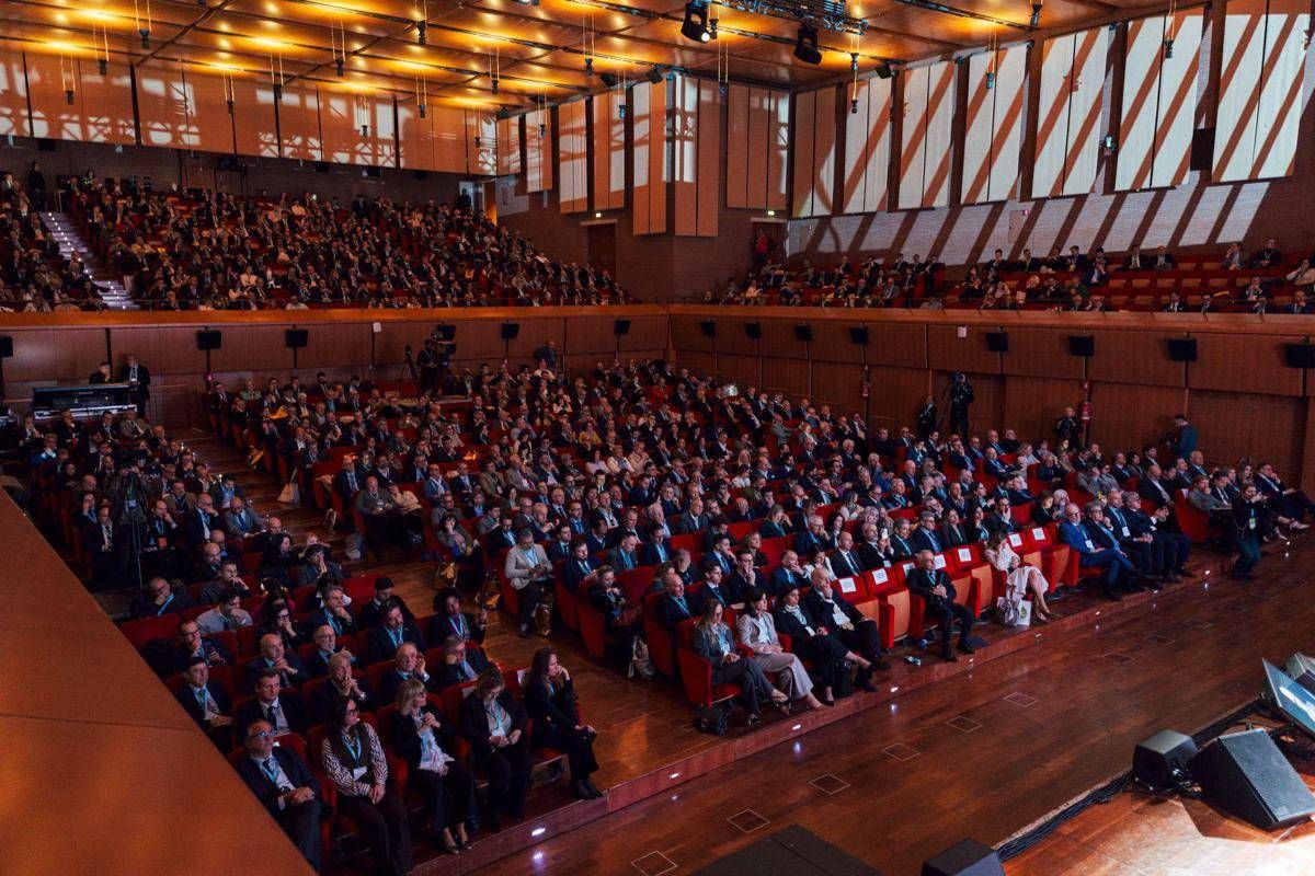 Economia, Fontana: "Lombardia motore del Paese, da consulenti finanziari contributo importante"