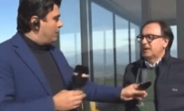 Gaffe a Uno Mattina linviato scambia il microfono. per un calice di vino in diretta 265x160