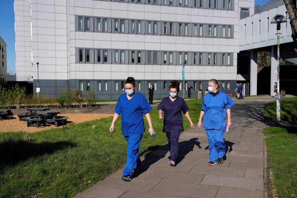 Gb, epidemia di meningite nel Kent: saliti a 27 i casi fra confermati e sospetti con 2 morti