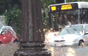 grandine a roma sud e sul litorale strade allagate e traffico in tilt 2