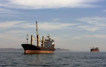 Hormuz e petrolio Trump Usa avanti da soli. Arriva la nave con 2200 marines 364x230