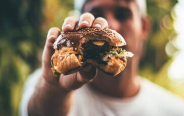 I cibi ultraprocessati riducono fertilita maschile e crescita degli embrioni lo studio 364x230