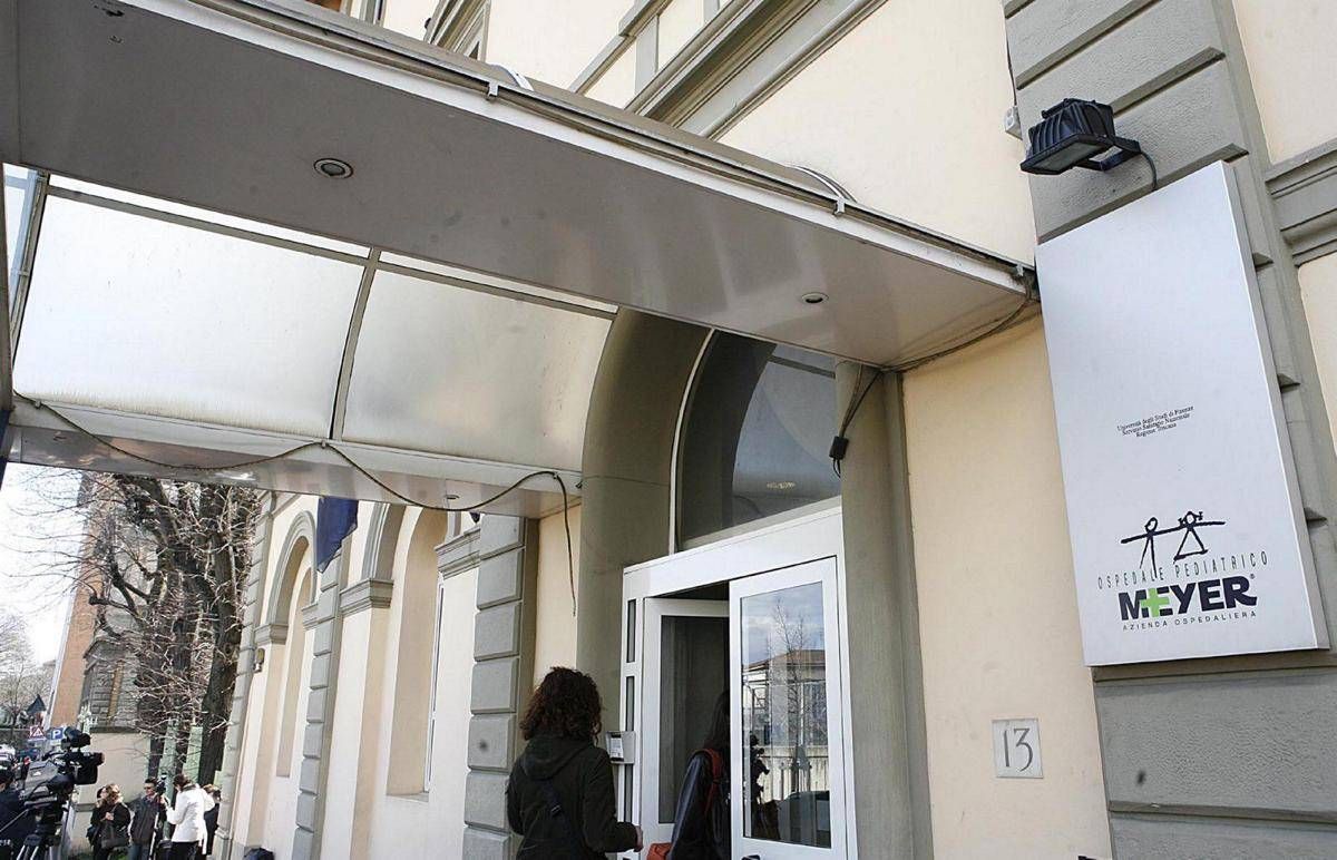 Incidente a Prato, bambina di 5 anni travolta da un'auto: è grave﻿