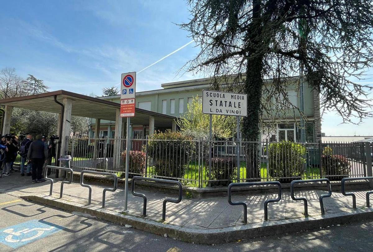 Insegnante accoltellata da studente a Bergamo, migliorano condizioni: uscita da terapia intensiva