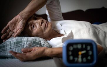 Insonnia degli anziani disturbo sottovalutato i consigli di Garattini 364x230