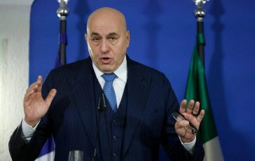 Iran Crosetto Niente navi da guerra nello Stretto serve linea europea condivisa 364x230